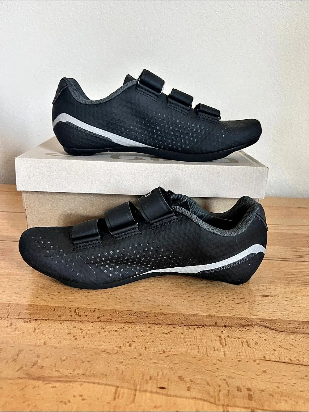 Giro Road Cycling Shoes Black New Three Bolt and SPD Compatible. Size 39